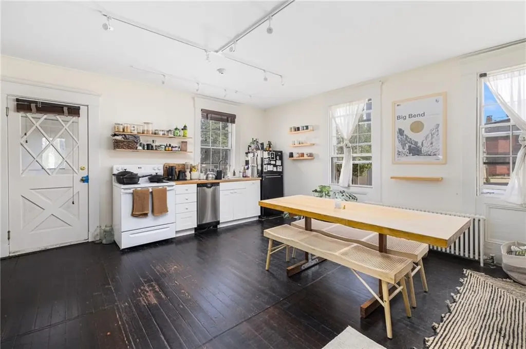 27 29 Franklin Street Newport RI 02840
