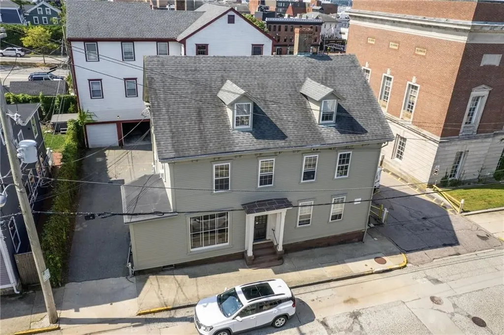 27 29 Franklin Street Newport RI 02840
