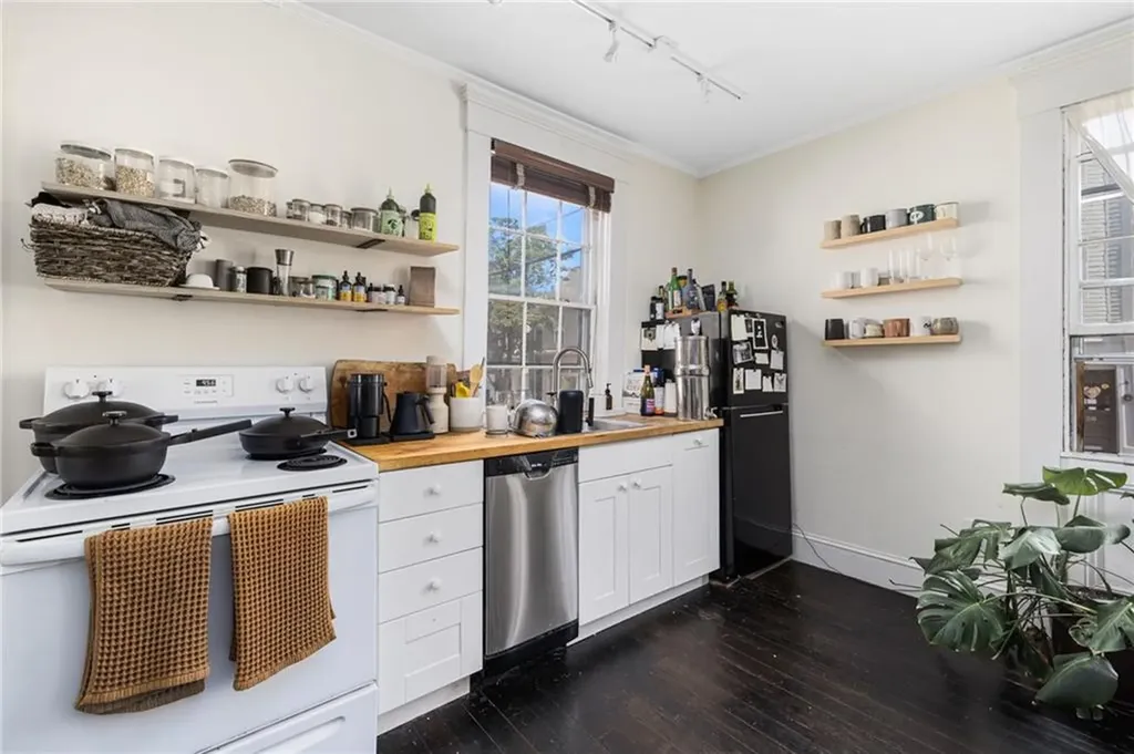 27 29 Franklin Street Newport RI 02840