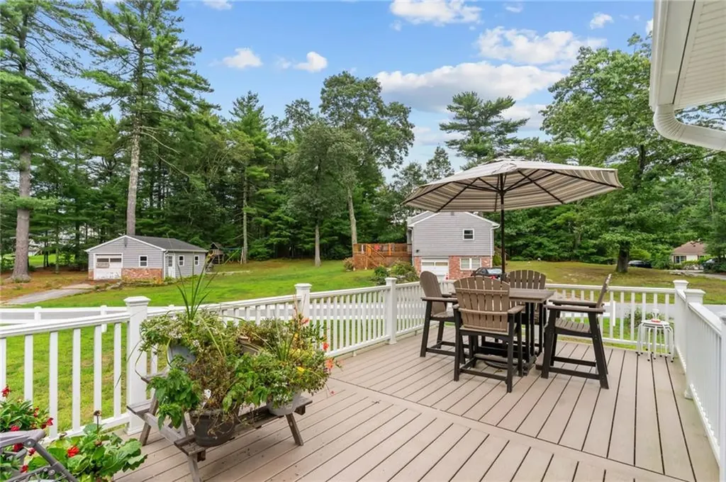 76 Lakehurst Drive Coventry RI 02816
