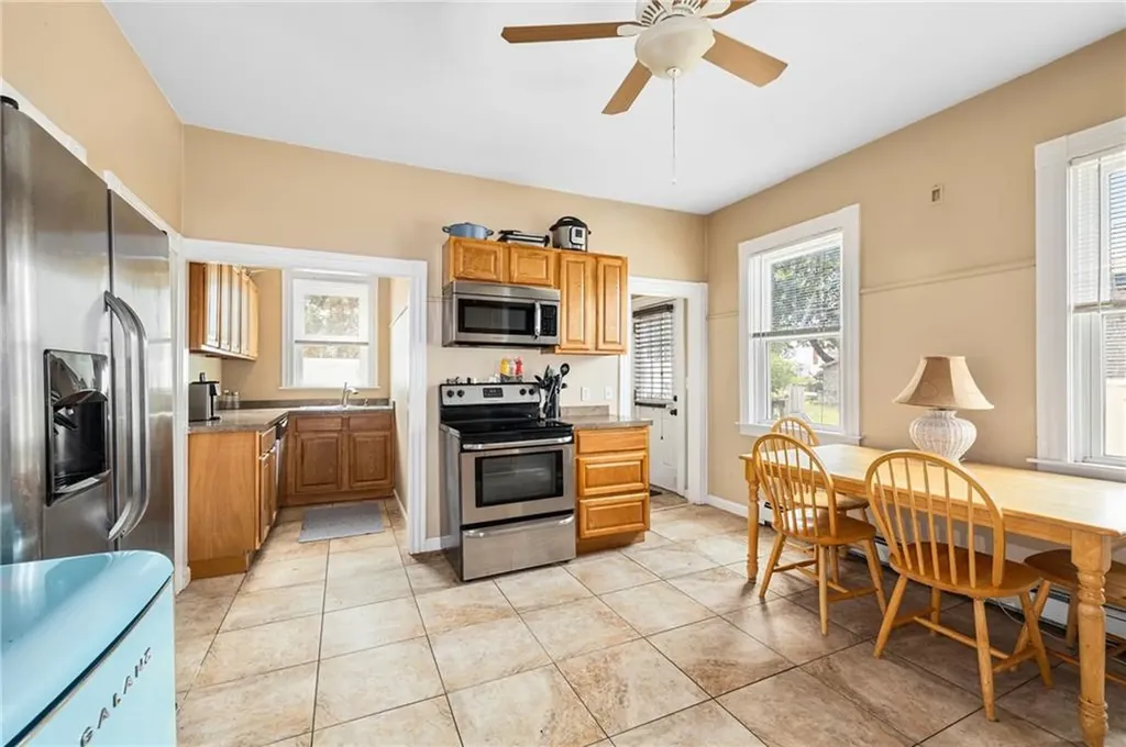 1476 Plainfield Pike Cranston RI 02920