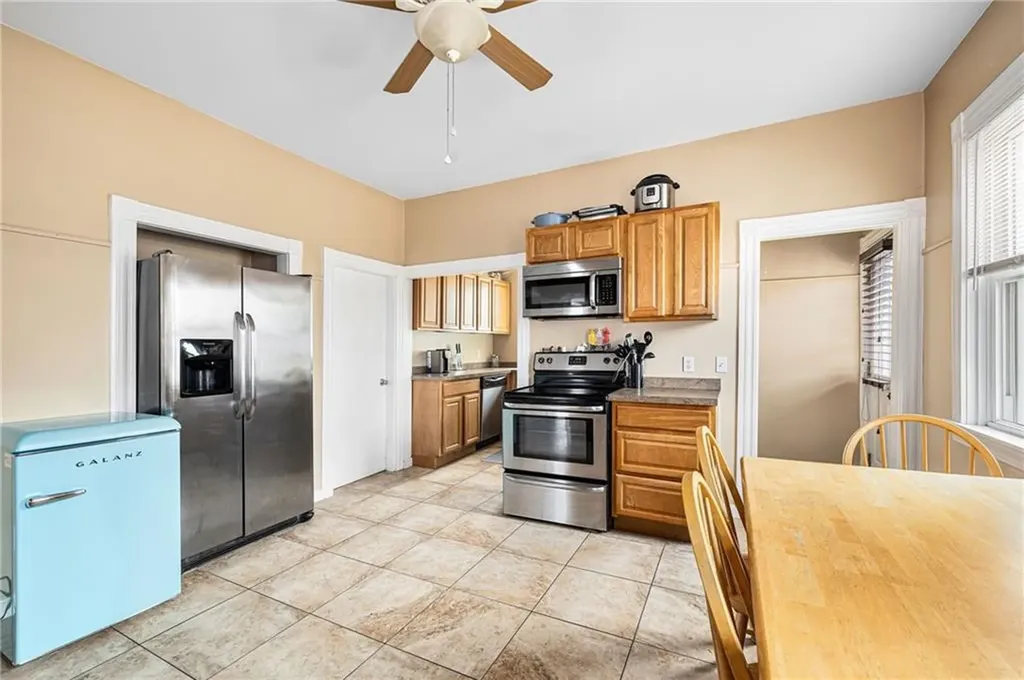 1476 Plainfield Pike Cranston RI 02920