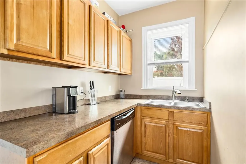 1476 Plainfield Pike Cranston RI 02920