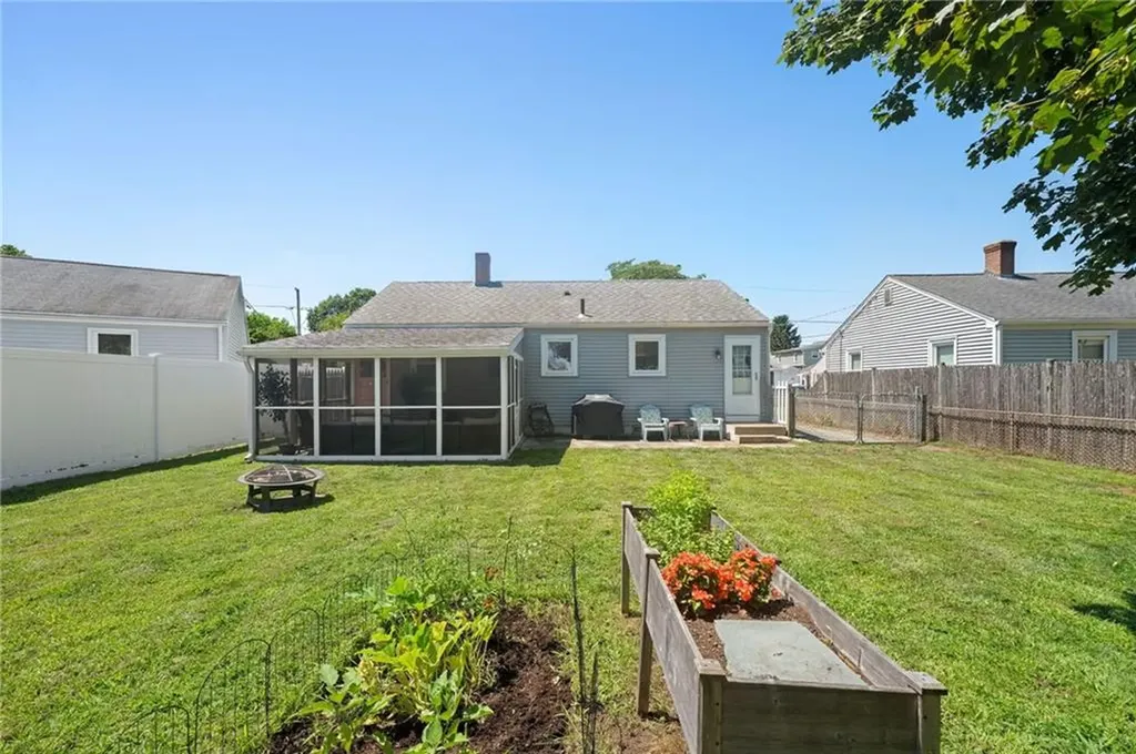 25 Elmcrest Drive Pawtucket RI 02861