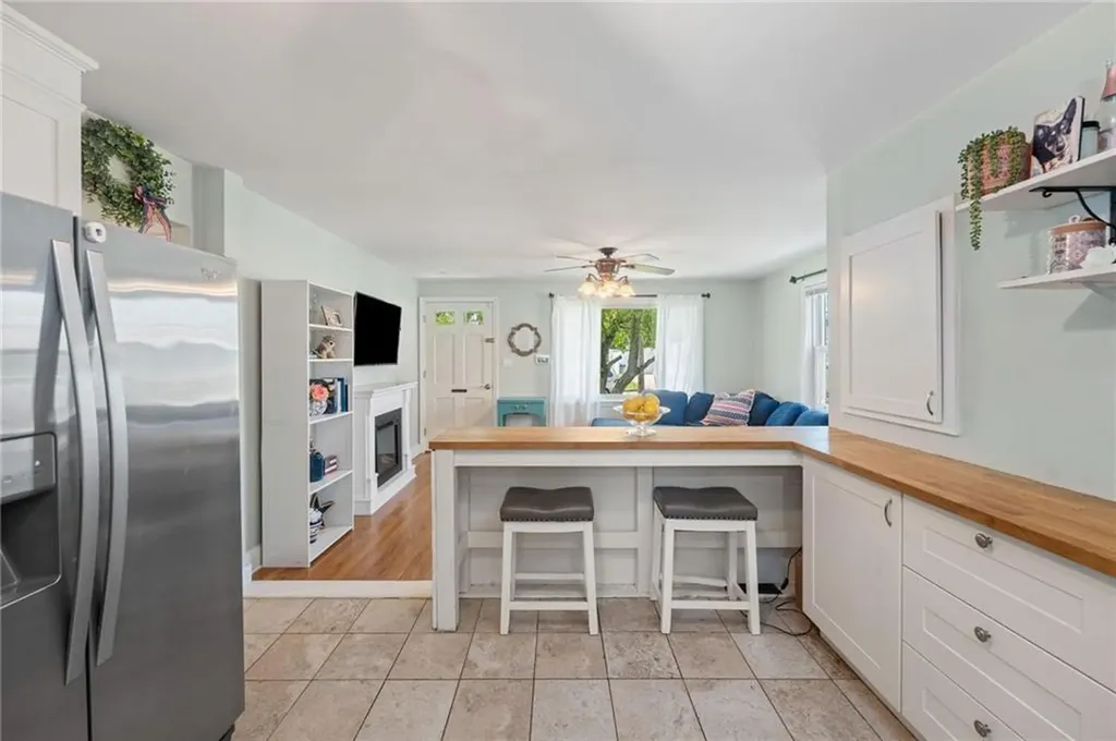 25 Elmcrest Drive Pawtucket RI 02861