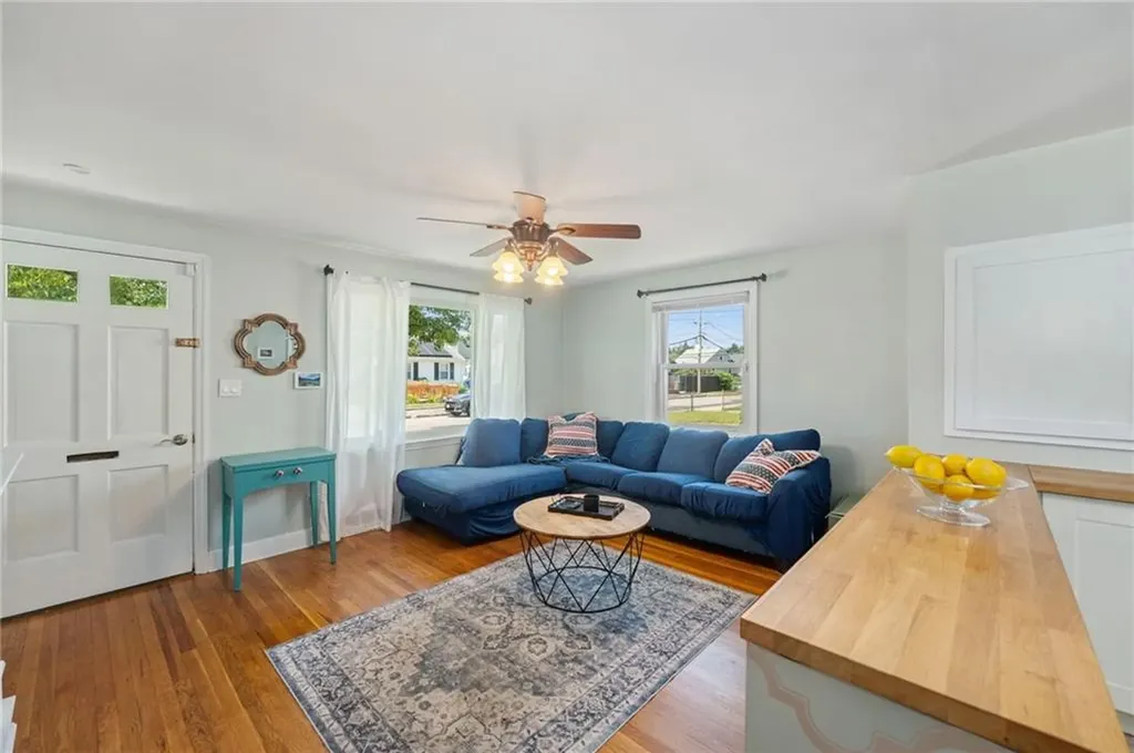 25 Elmcrest Drive Pawtucket RI 02861