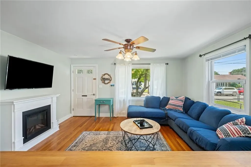 25 Elmcrest Drive Pawtucket RI 02861