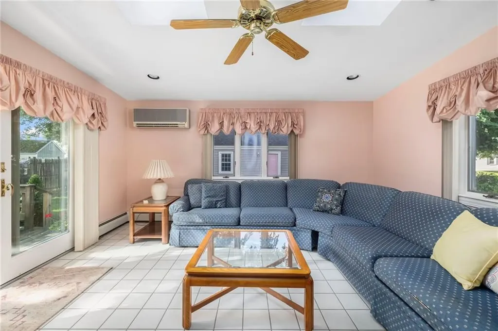 154 Chapmans Avenue Warwick RI 02886