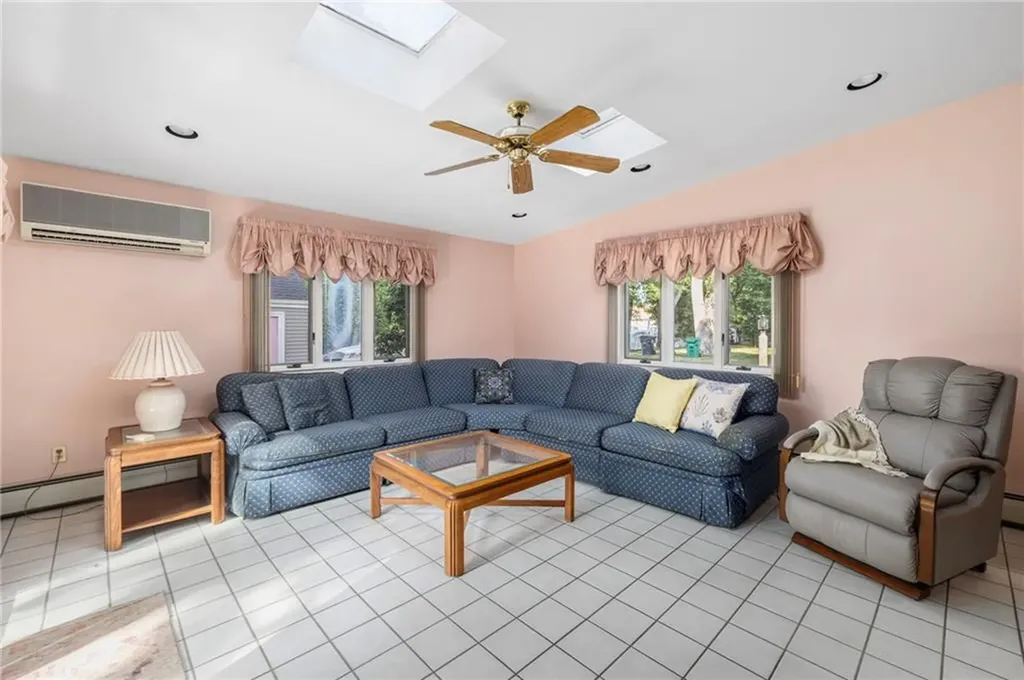 154 Chapmans Avenue Warwick RI 02886
