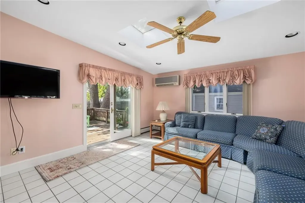 154 Chapmans Avenue Warwick RI 02886