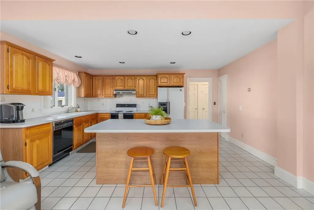154 Chapmans Avenue Warwick RI 02886