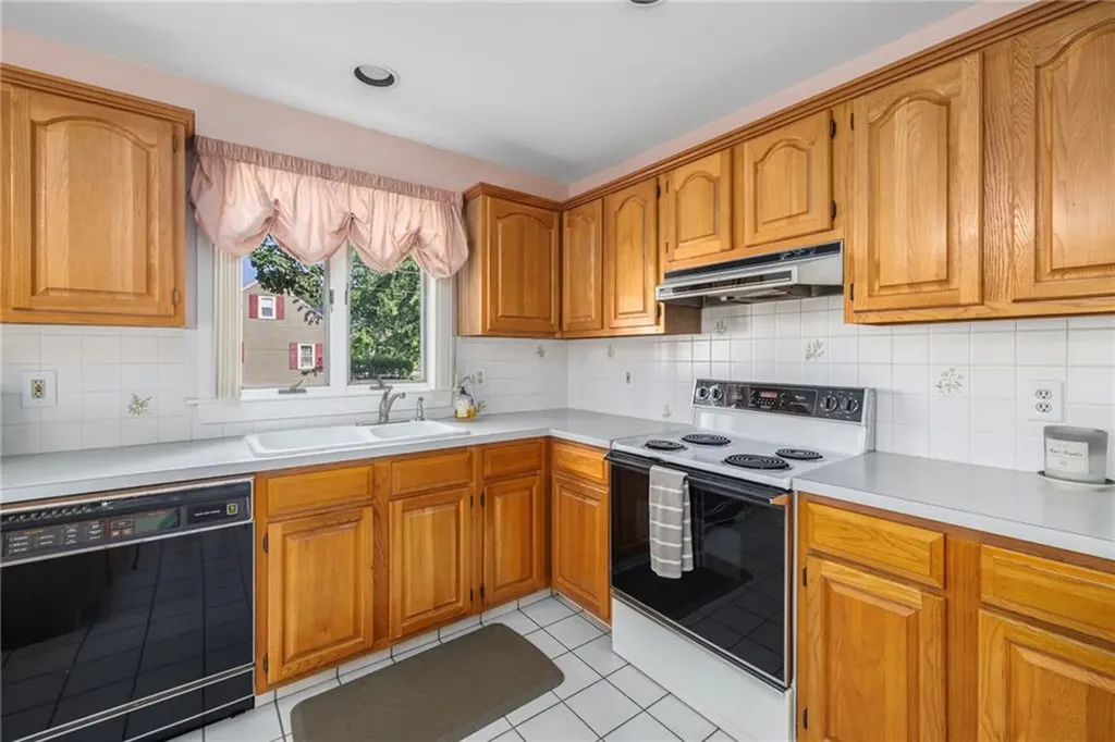 154 Chapmans Avenue Warwick RI 02886