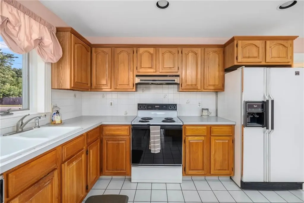 154 Chapmans Avenue Warwick RI 02886