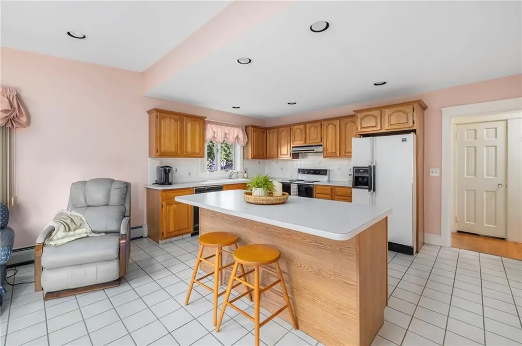 154 Chapmans Avenue Warwick RI 02886