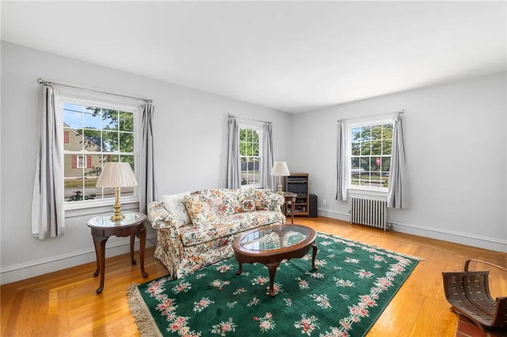 154 Chapmans Avenue Warwick RI 02886