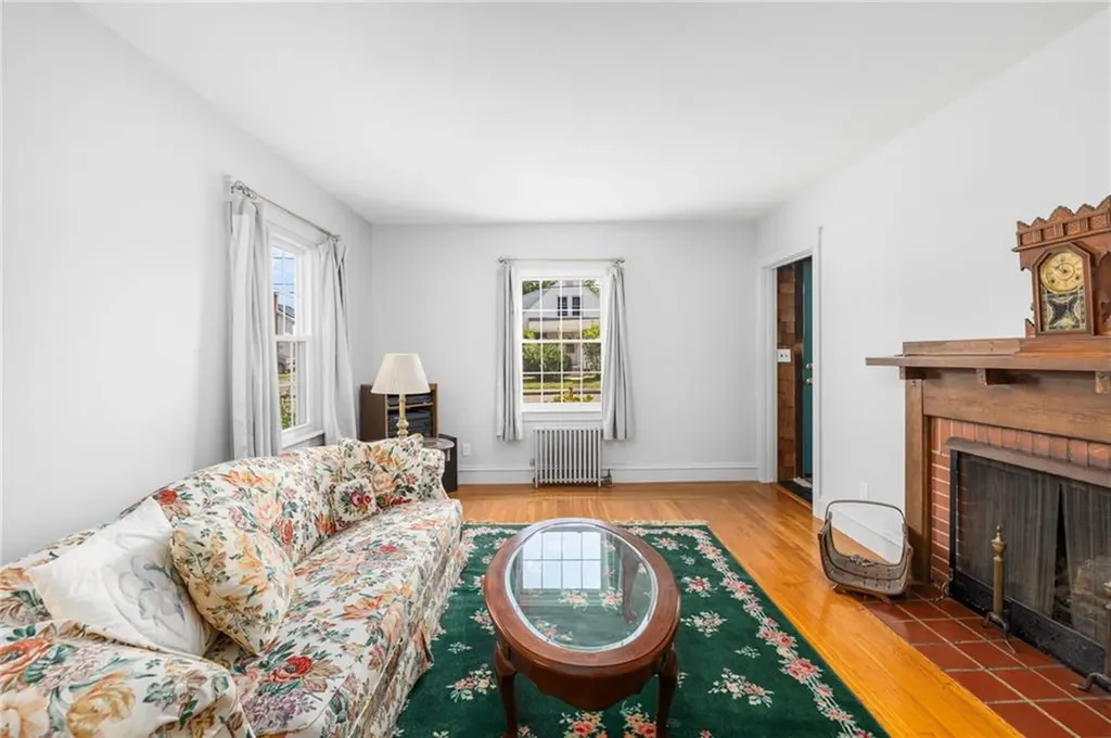 154 Chapmans Avenue Warwick RI 02886
