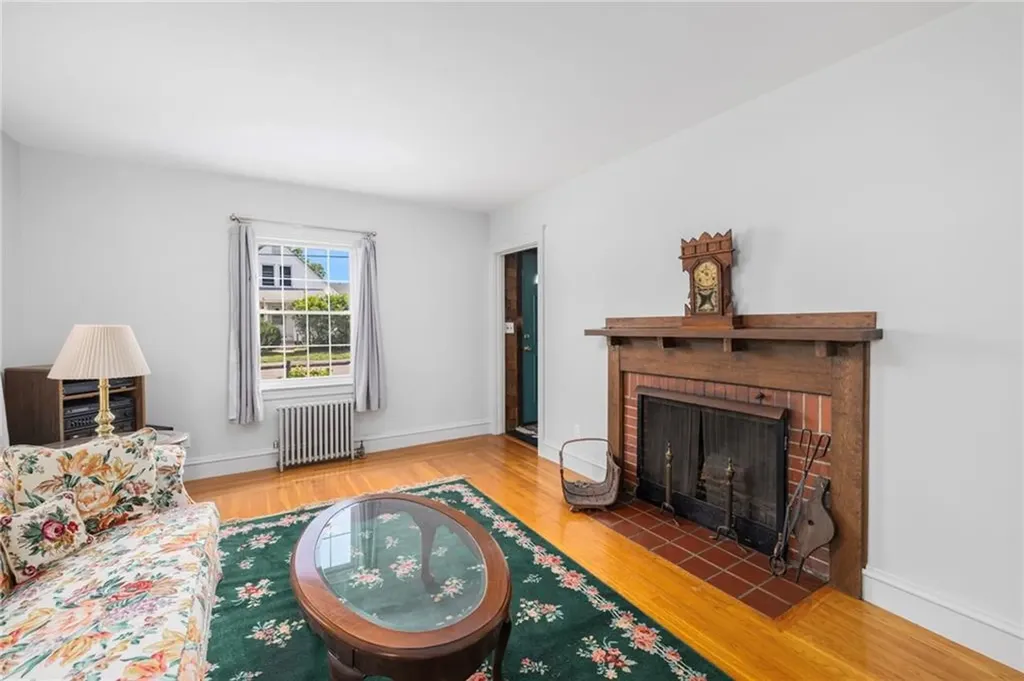 154 Chapmans Avenue Warwick RI 02886