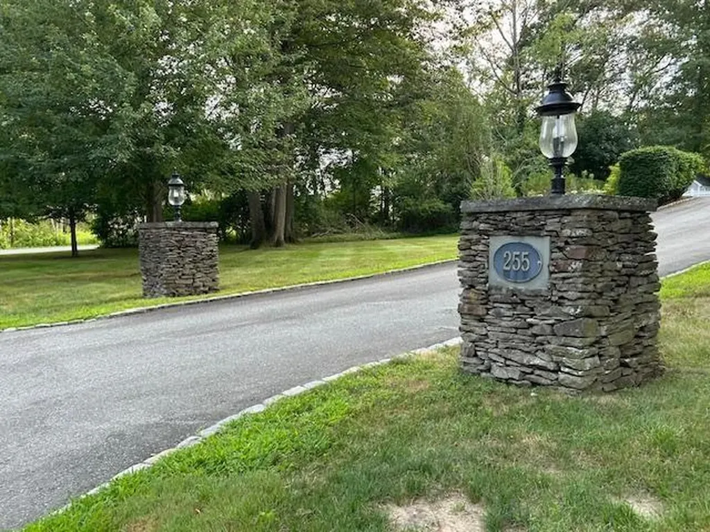 255 Beechwood Drive Cranston RI 02921
