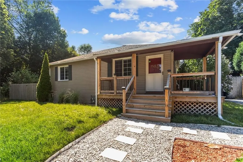 9 Kitchener Road Johnston RI 02919
