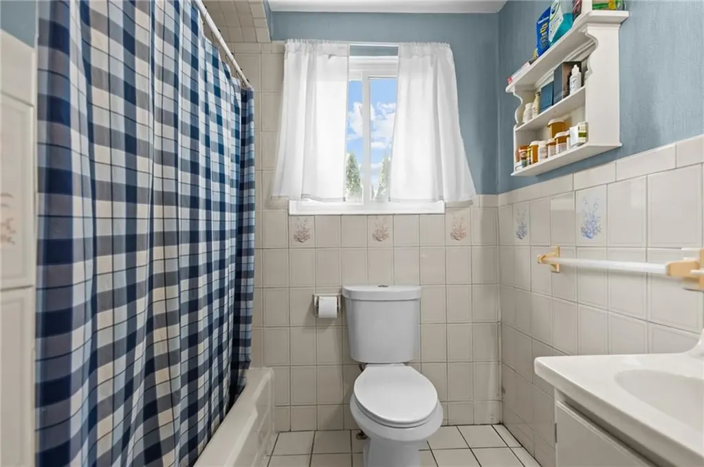 9 Kitchener Road Johnston RI 02919