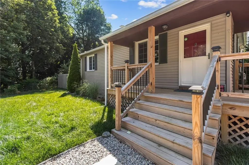 9 Kitchener Road Johnston RI 02919