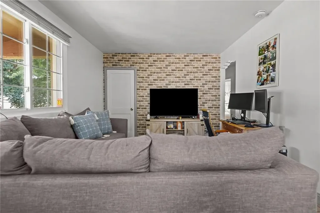 9 Kitchener Road Johnston RI 02919