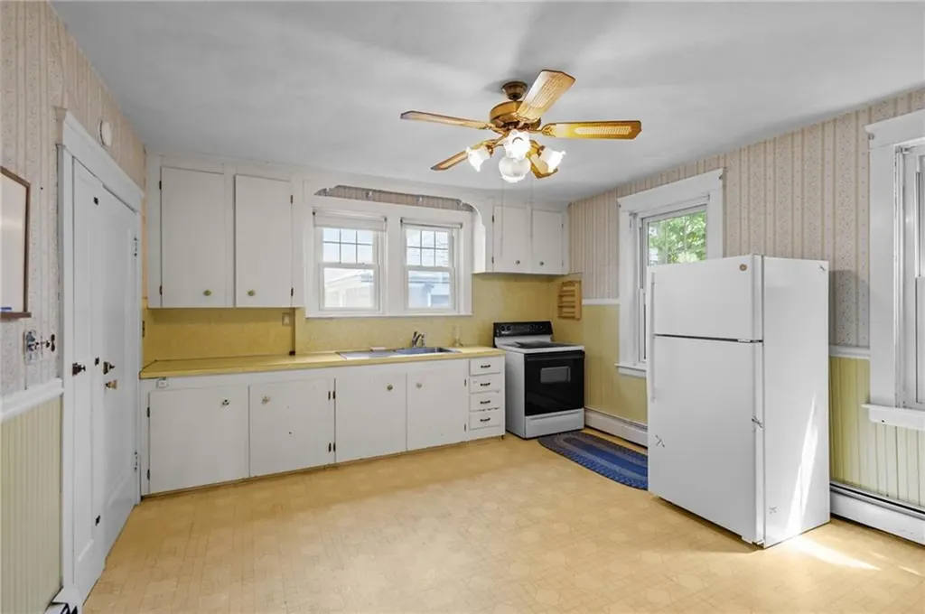 15 Balmoral Avenue Providence RI 02908