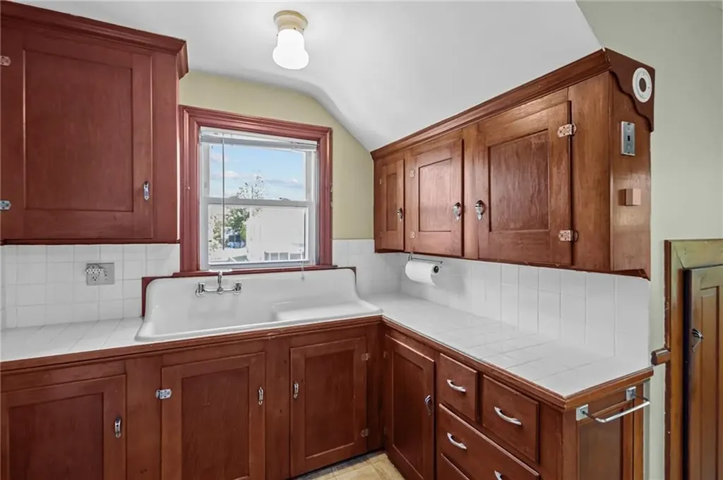 15 Balmoral Avenue Providence RI 02908