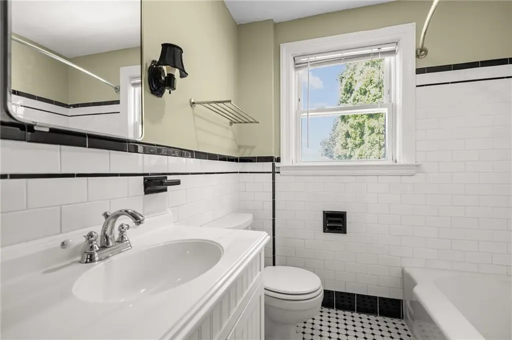 15 Balmoral Avenue Providence RI 02908