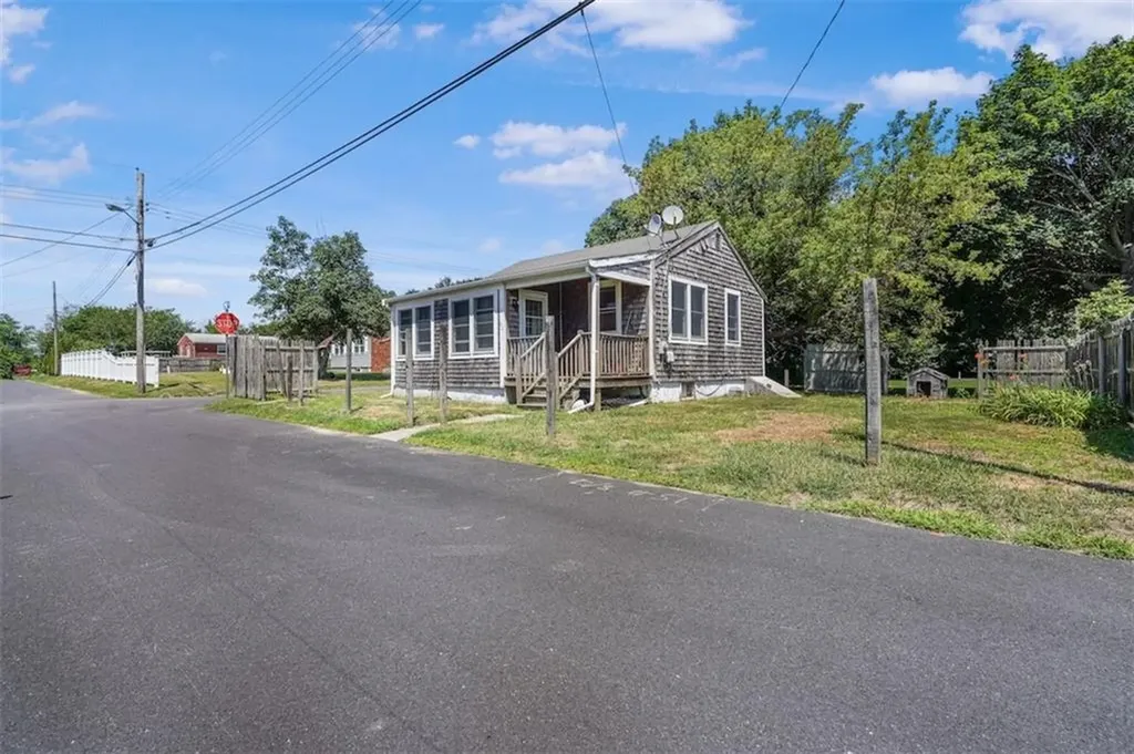 51 Pine Street Portsmouth RI 02871