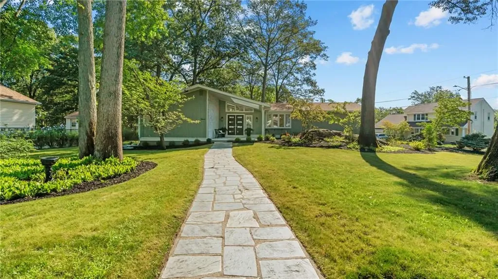 12 Kenmore Way Lincoln RI 02865