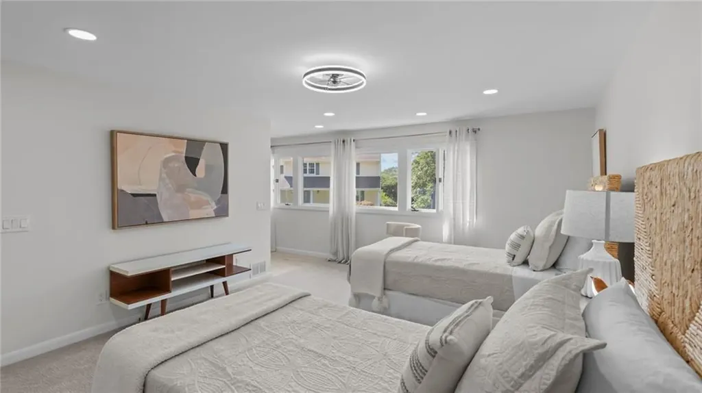 12 Kenmore Way Lincoln RI 02865