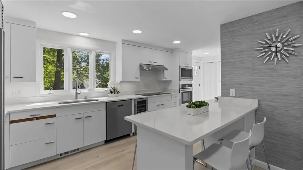 12 Kenmore Way Lincoln RI 02865