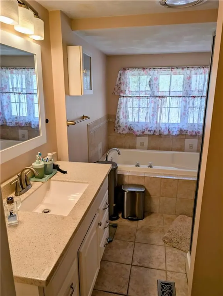 17 Stone Avenue Warwick RI 02889
