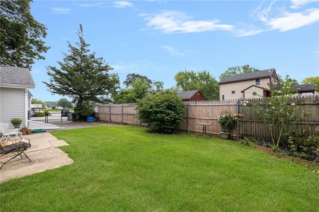 3 Sheffield Street Warwick RI 02889