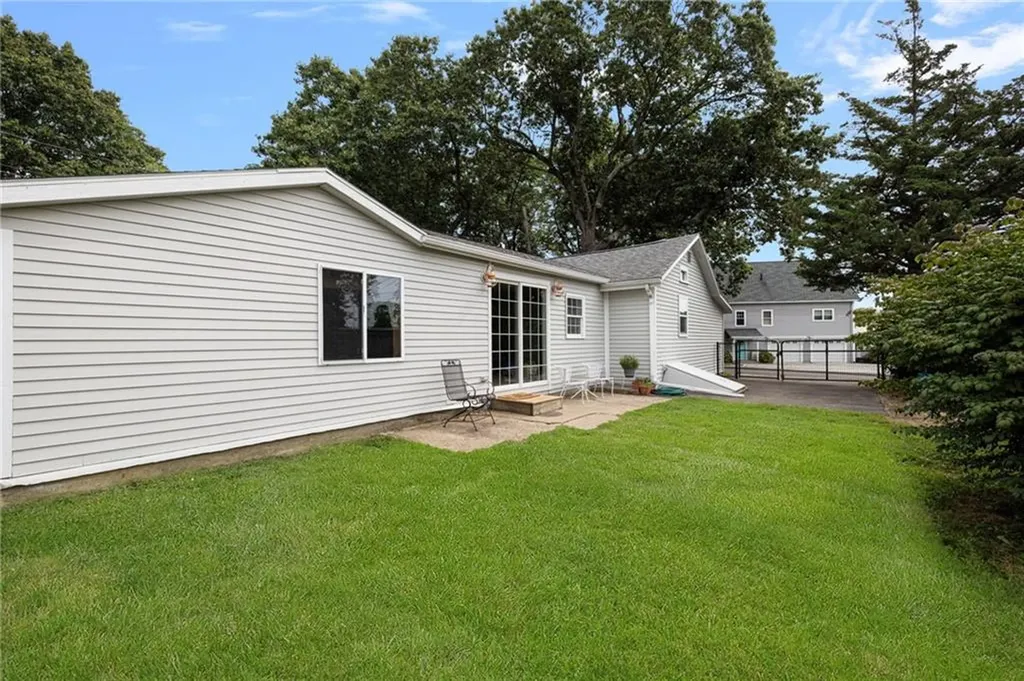 3 Sheffield Street Warwick RI 02889