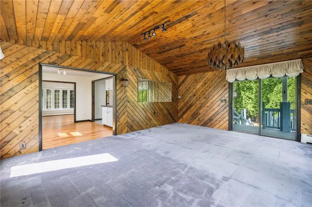 30 Birchwood Lane West Warwick RI 02893