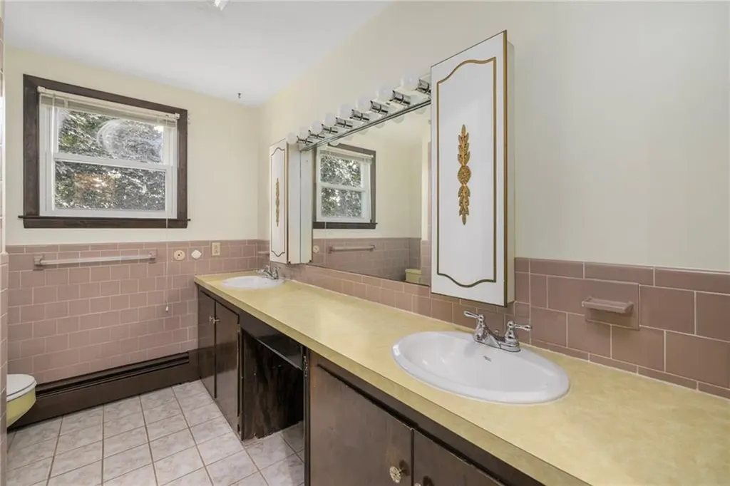 30 Birchwood Lane West Warwick RI 02893