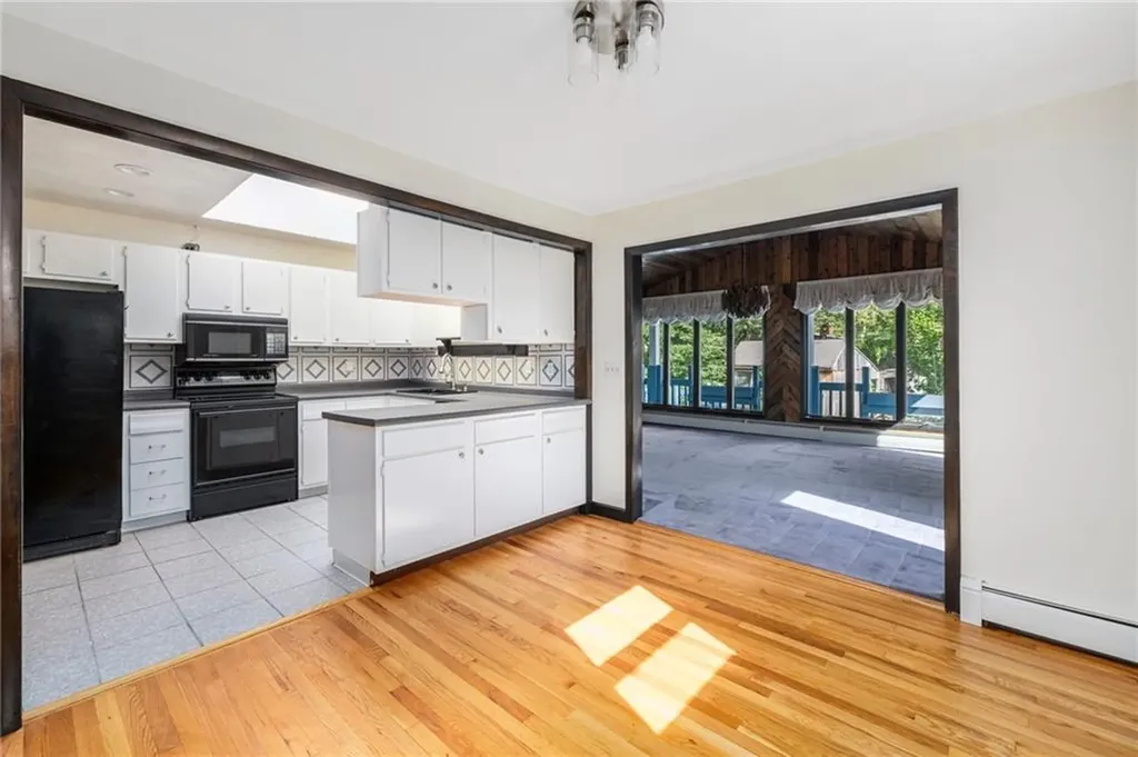 30 Birchwood Lane West Warwick RI 02893