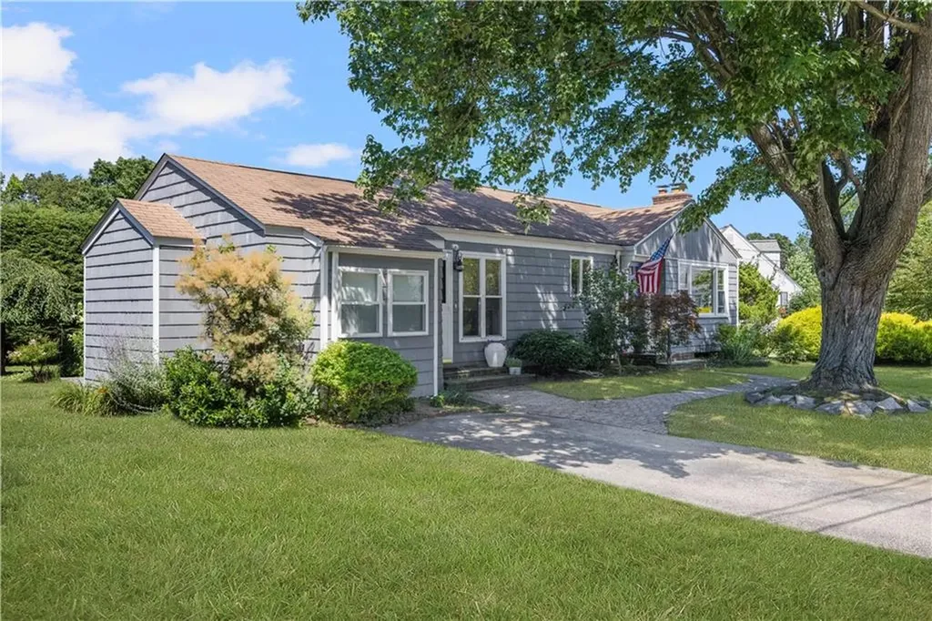 29 Juniper Drive Cranston RI 02920