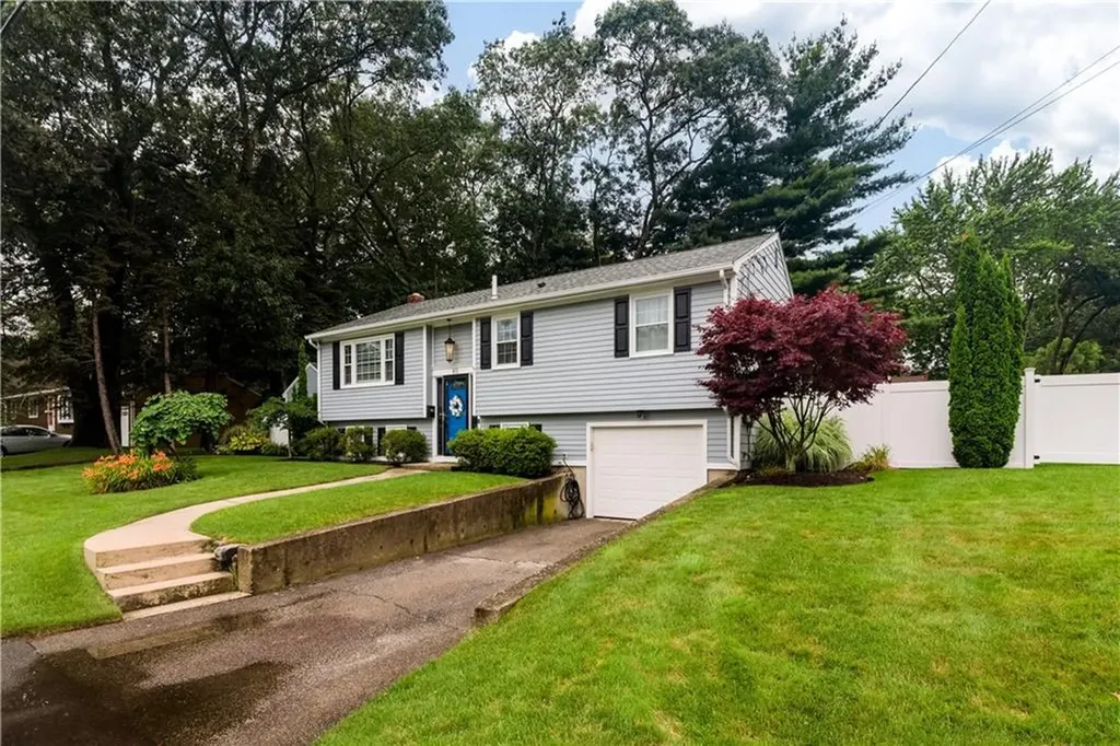 85 Stillwater Drive Warwick RI 02889