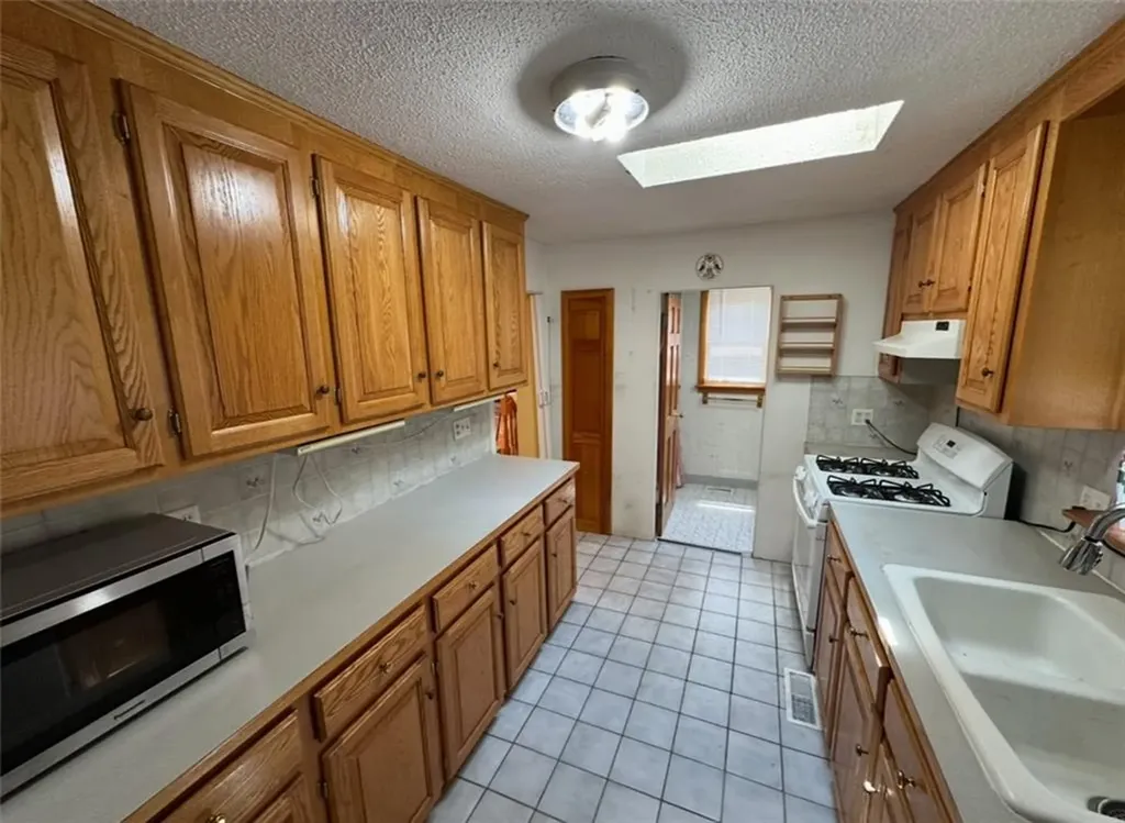42 Leigh Street Warwick RI 02889