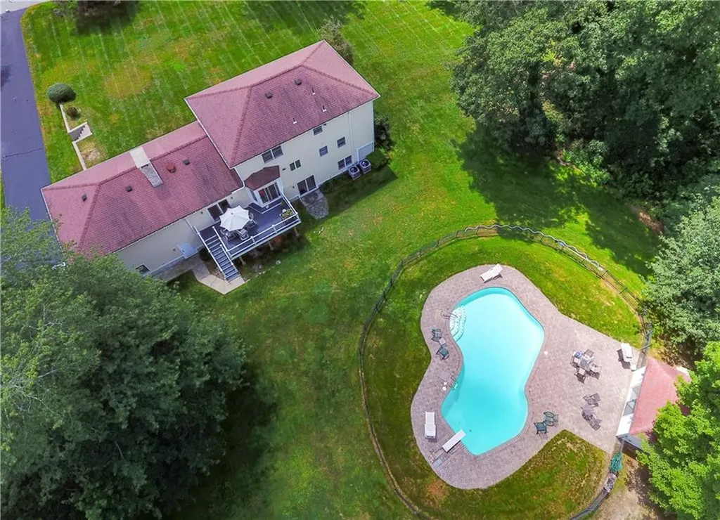 109 Gentry Way Scituate RI 02857