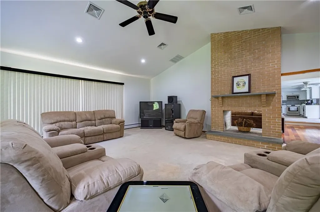 109 Gentry Way Scituate RI 02857