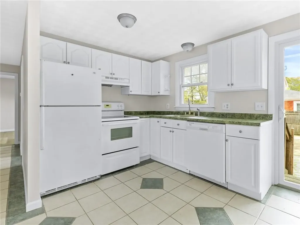 4 Ellsworth Street Warwick RI 02886