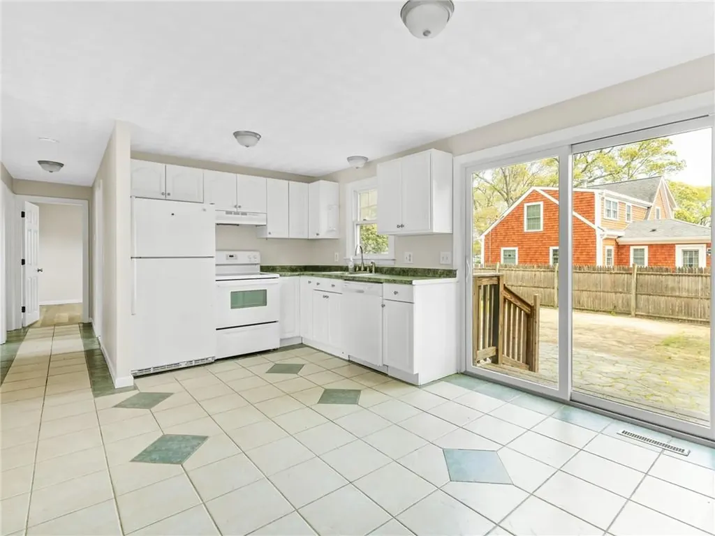 4 Ellsworth Street Warwick RI 02886