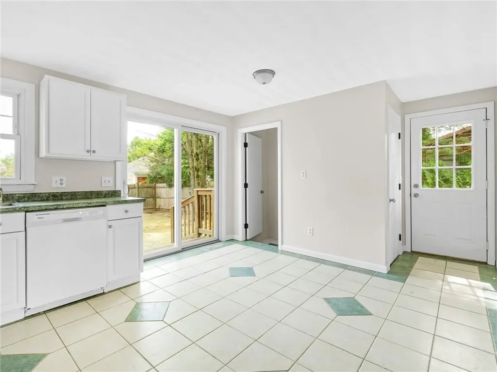4 Ellsworth Street Warwick RI 02886