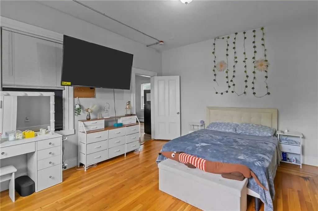31 33 Bancroft Street Providence RI 02909