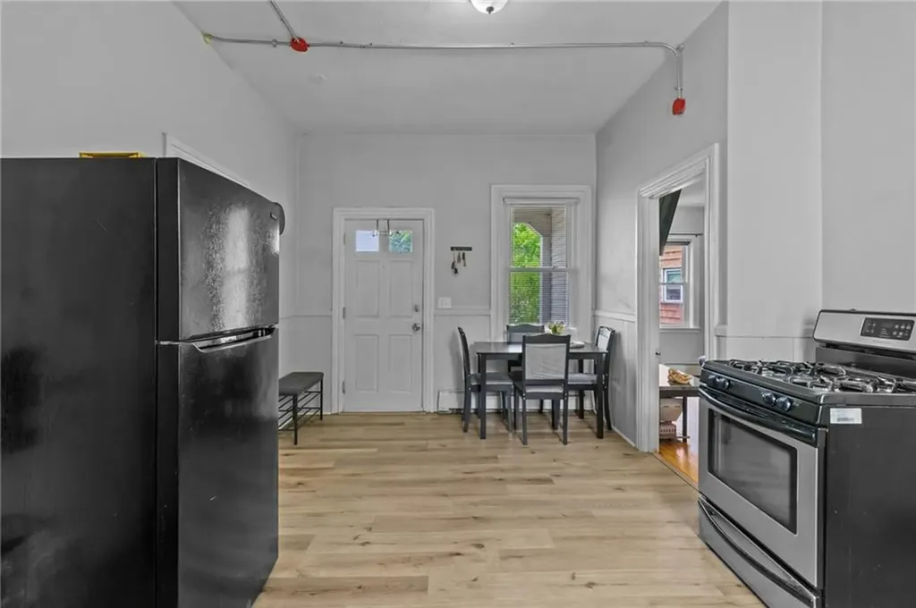 31 33 Bancroft Street Providence RI 02909