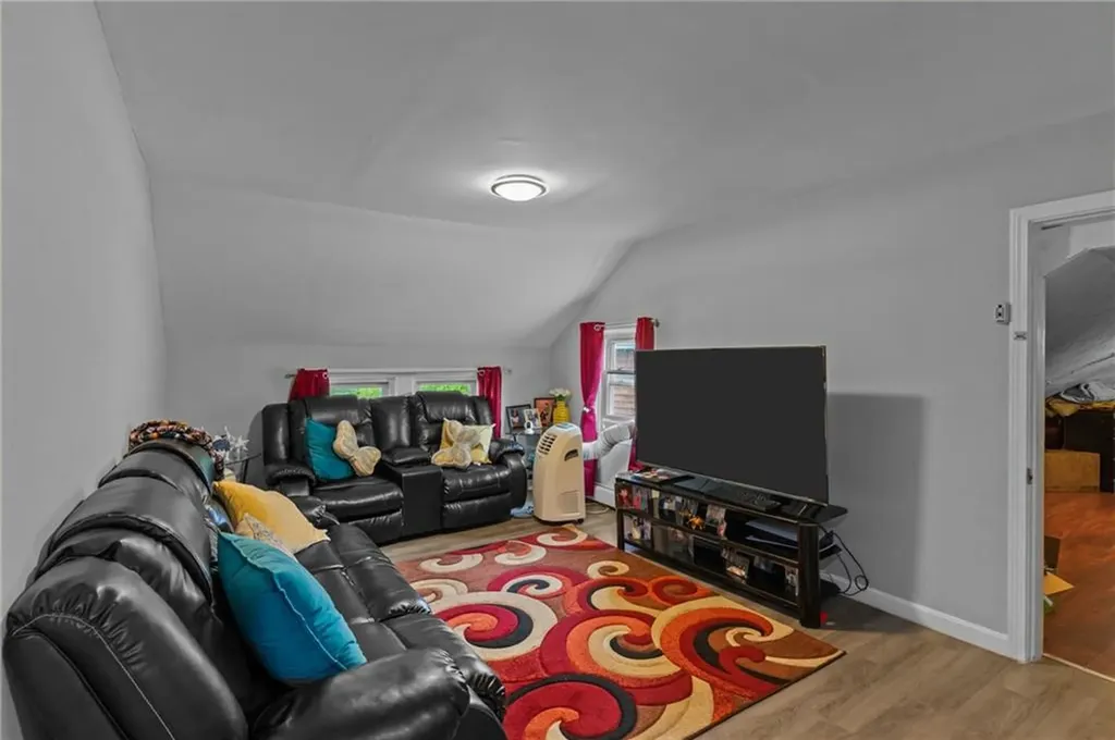 31 33 Bancroft Street Providence RI 02909